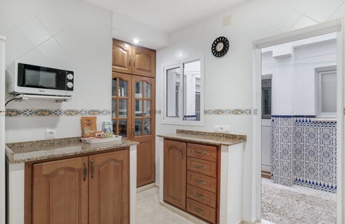 Conil de la Frontera City Center Apartment | Apartment 'Casa Grande En El Centro De Conil' with Private Terrace