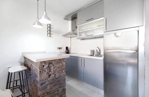 Jerez de la Frontera Old Town Apartment | Apartment 'Maria De La O' with Private Terrace, Wi-Fi and Air Conditioning