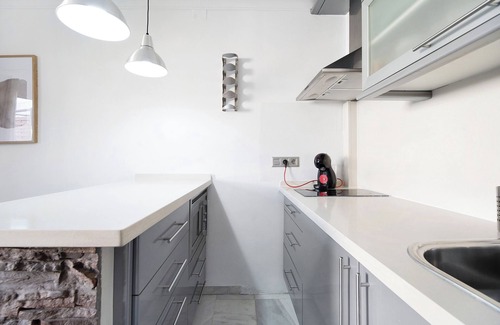 Jerez de la Frontera Old Town Apartment | Apartment 'Maria De La O' with Private Terrace, Wi-Fi and Air Conditioning