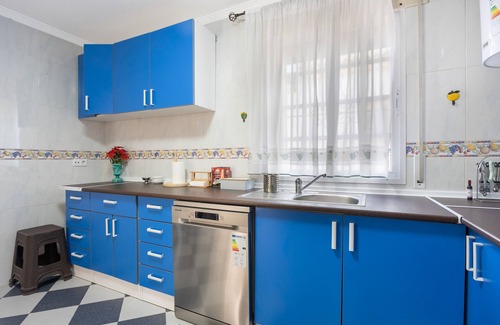 Jerez de la Frontera Apartment | Apartment 'La Rosa De Oro' with Private Terrace, Wi-Fi and Air Conditioning