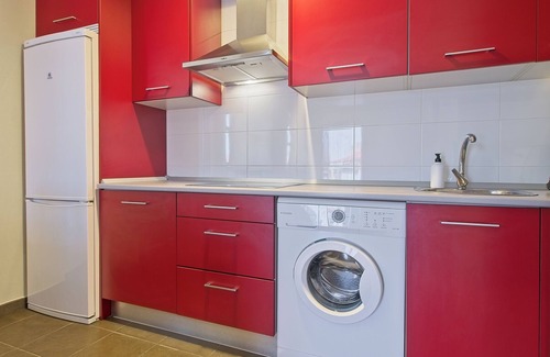 Sardon de los Frailes Apartment | Apartment 'Turístico 1' with Lake View, Shared Pool and Wi-Fi