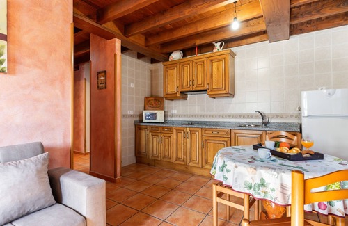 Llenin House | Apartment 'Fana' with Mountain View, Private Garden and Wi-Fi