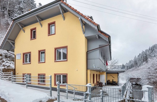 Neuenweg Apartment | Apartment 'Ferienwohnung Am Bach Nr 5' with Private Terrace, Shared Garden and Wi-Fi