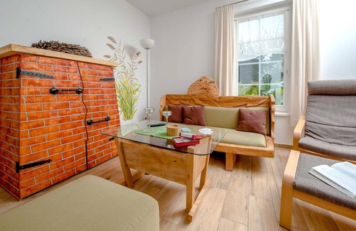 Neuendorf Apartment | Apartment 'Ferienwohnung Storchennest' with Private Terrace and Wi-Fi