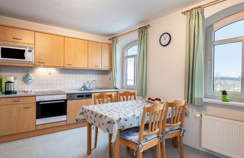 Suderdeich Apartment | Apartment 'Ferienwohnung Grün' with Shared Terrace, Shared Garden and Wi-Fi
