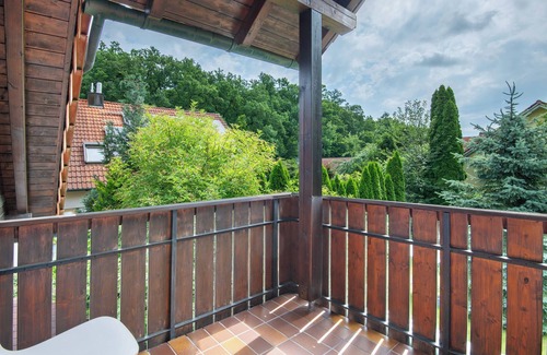 Kumhausen Apartment | Apartment 'Ferienwohnung Elli Bei Landshut' with Balcony and Wi-Fi