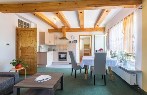 Eggelsberg Apartment | Apartment 'Fewo Im Gästehaus Maximilian' with Mountain View, Balcony and Wi-Fi