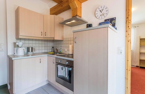 Eggelsberg Apartment | Apartment 'Fewo Im Gästehaus Maximilian' with Mountain View, Balcony and Wi-Fi