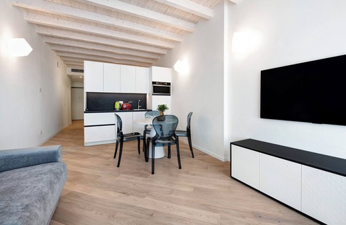 Salo Apartment | Apartment 'Flat 1' with Lake View, Wi-Fi and Air Conditioning