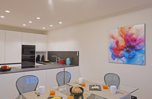 Salo Apartment | Apartment 'Flat 6' with Lake View, Wi-Fi, Air Conditioning with private jacuzzi