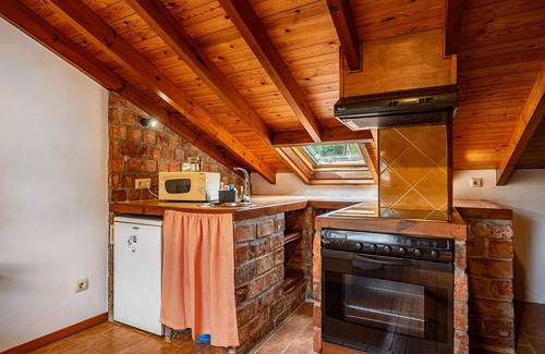 San Juan de Parres Apartment | Apartment 'Florenta G4' with Mountain View, Shared Garden and Wi-Fi