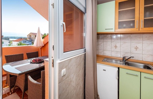 Nin Apartment | Apartment for 4 people in a quiet location 100m from the sandy beach
