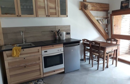 Bellecombe-en-Beauges Apartment | Apartment with balcony in the village