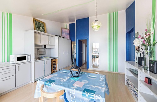 Solarolo Apartment | Apartment "Front Lake Amazing View" Near Lake with Pool, A/C & Wi-Fi
