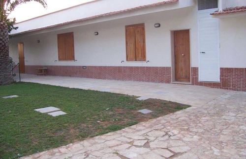 Vittoria House | APARTMENT from € 10 to the day to person in Villa in Vittoria - near to the sea