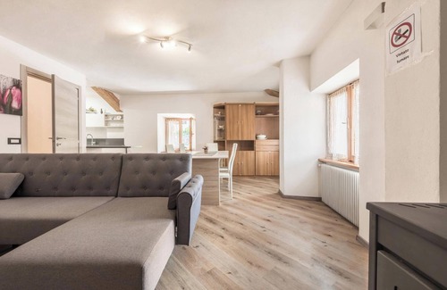 San Lorenzo in Banale Apartment | Apartment "Glolo 2" in the South of the Beautiful Lago di Molveno