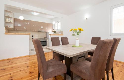 Skaljari Apartment | Apartment Galiot