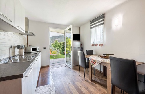 Tremosine Apartment | Apartment 'Georesort D2' with Mountain View, Wi-Fi and Air Conditioning