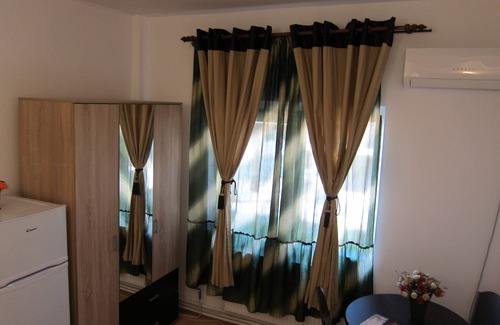 Valu lui Traian Apartment | Apartment Gherghisan 4 people