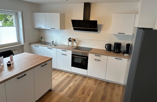 Urloffen Apartment | Apartment 'Groß' with Shared Garden, Balcony and Wi-Fi