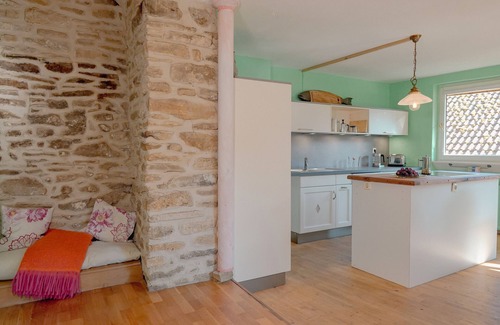 Muellheim Apartment | Apartment 'Haus der Malerin Wolke Eins' with Mountain View, Private Terrace and Wi-Fi