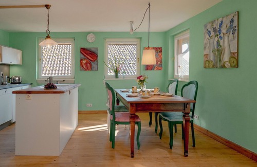 Muellheim Apartment | Apartment 'Haus der Malerin Wolke Eins' with Mountain View, Private Terrace and Wi-Fi