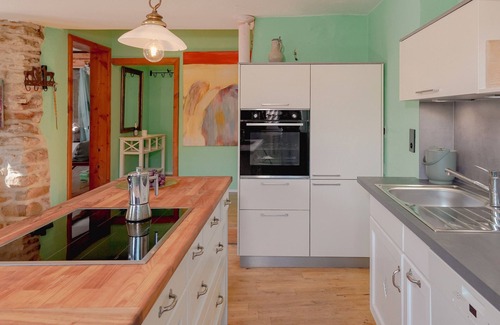 Muellheim Apartment | Apartment 'Haus der Malerin Wolke Eins' with Mountain View, Private Terrace and Wi-Fi