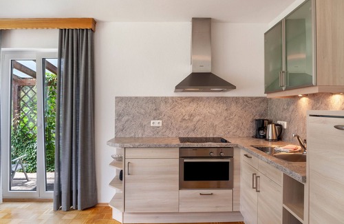 Mittenwald Apartment | Apartment 'Haus Latschenhang 5 Karwendel' with Mountain View, Private Terrace and Wi-Fi