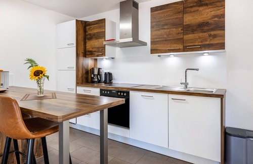 Ohningen Apartment | Apartment 'Helena' with Balcony and Wi-Fi