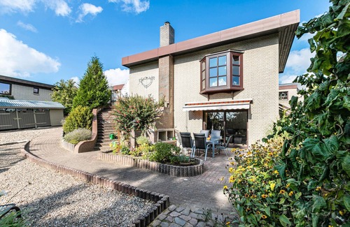 Bargenstedt Apartment | Apartment 'Hennings' with Private Terrace, Shared Garden and Wi-Fi