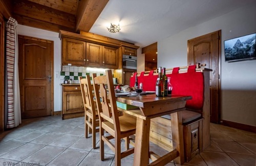 Les Carroz-d'Araches Cottage | Apartment Hermine - an apartment that sleeps 4 guests in 2 bedrooms