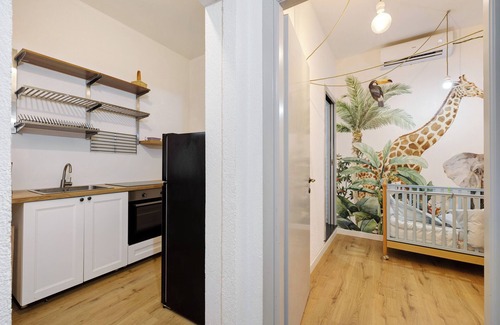 Campochiesa Apartment | Apartment 'Home Charlene' with Wi-Fi