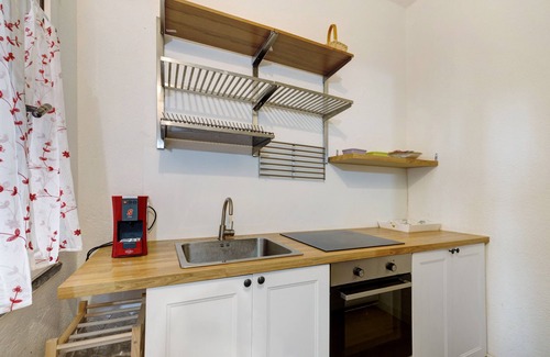 Campochiesa Apartment | Apartment 'Home Charlene' with Wi-Fi