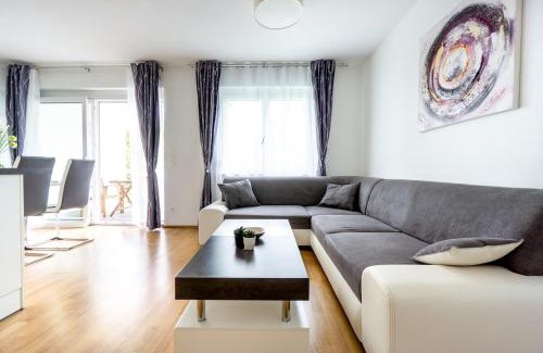 Donaustadt Apartment | Apartment in a green location with Parking & Balcony, Walking distance to U1 Metro
