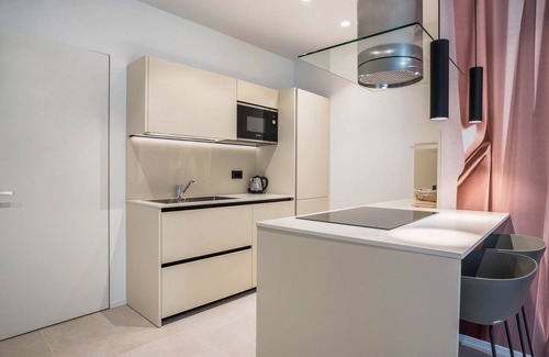 Ravina Apartment | Apartment In A Hotel 'Midum Family Garden' with Mountain View, Wi-Fi and Air Conditioning