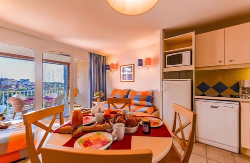 Le Barcares Apartment | Apartment in Catalana near Mediterranean Beaches