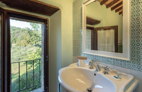 Simignano House | Apartment in Chianti With Pool ID 456