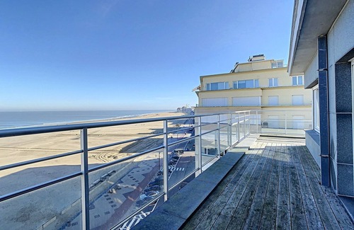 Knokke Apartment | Apartment in Duinbergen with Sea Views