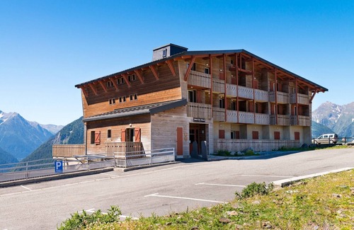Pla d'Adet Apartment | Apartment in Adet with Balcony Views