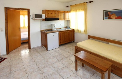 Chrisi Akti Apartment | Apartment in front of Skala Potamias beach