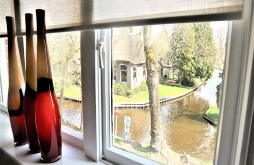 Zuideinde Apartment | Apartment in Giethoorn by Scenic Canals