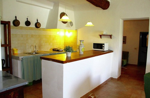 Collesalvetti House | Apartment in Guasticce With Shared Pool