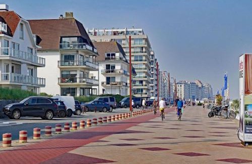 Heist Apartment | Apartment in Het Zoute with Sea Views