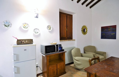 Collesanto Apartment | Apartment in Mantignana with shared pool