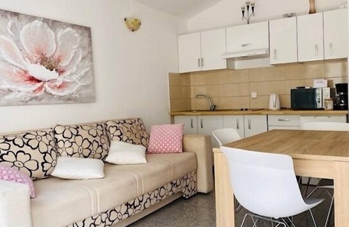 Povlja Apartment | Apartment in Povlja with Terrace, Air condition, WIFI, Washing machine (3419-3)