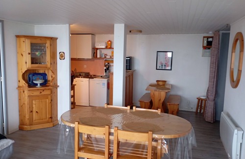 Murat-le-Quaire Apartment | Apartment in residence facing Puy de Sancy