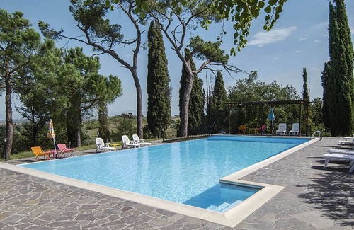 Torrita di Siena Apartment | Apartment in Torrita, ground floor, terrace with view, swimming pool, 4 people