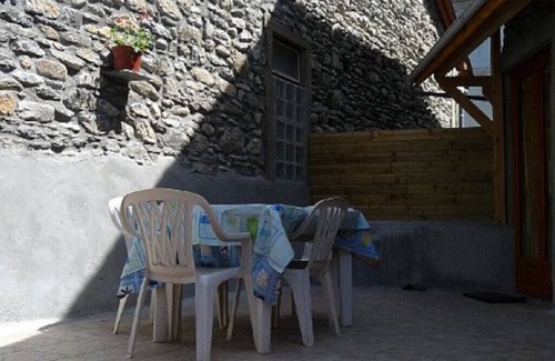 Laruns Apartment | APARTMENT IN THE CENTER OF LARUNS 2 bedrooms SEPARATE W.C., one upstairs