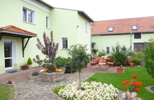 Schoenwoelkau Apartment | Apartment in the country, with pool, directly between Leipzig and the Düben Heath