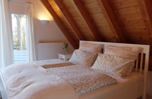 Staad Apartment | Apartment in the garden of Seeheim Castle on lakeside with balcony and terrace.